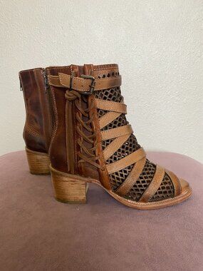 Freebird Nikki Tan Low-Heel Gladiator Sandal - Size 7 (Runs slightly large)